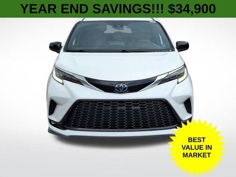 Used 2023 Toyota Sienna XSE image 3