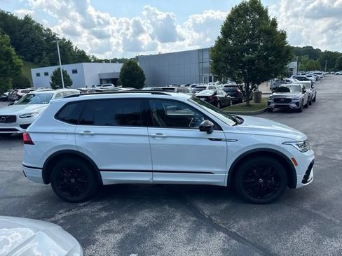 Used 2022 Volkswagen Tiguan SE R-Line AWD/4WD image 6