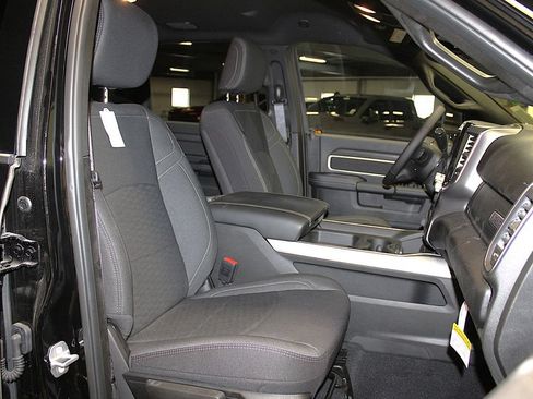 New 2026 RAM 2500 Big Horn AWD/4WD image 33