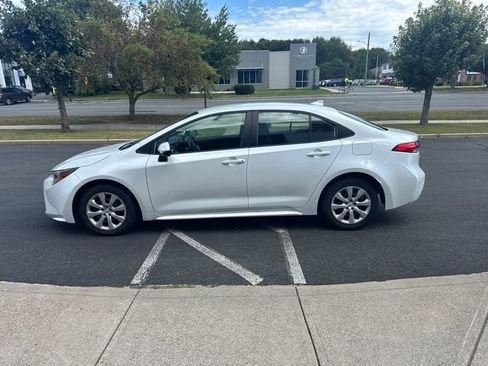 Used 2025 Toyota Corolla LE FWD image 6