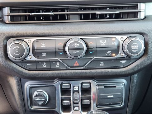 New 2026 Jeep Gladiator Mojave AWD/4WD image 15