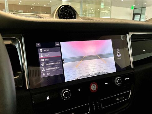 Used 2025 Porsche Macan image 28