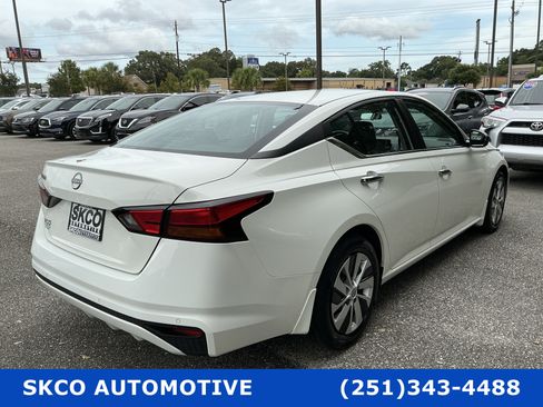 Used 2024 Nissan Altima 2.5 S FWD image 5