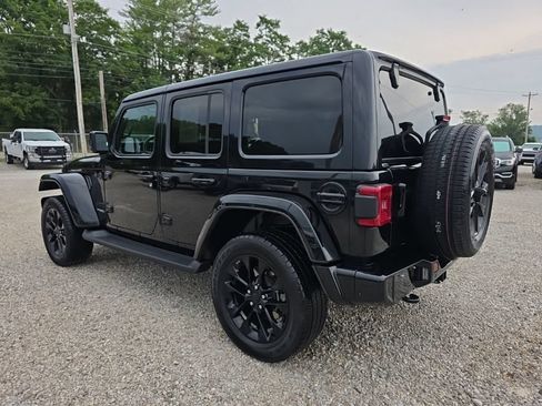 Used 2021 Jeep Wrangler Unlimited Sahara AWD/4WD image 7