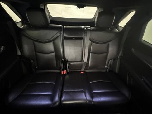 Used 2025 Cadillac XT5 Luxury FWD image 18