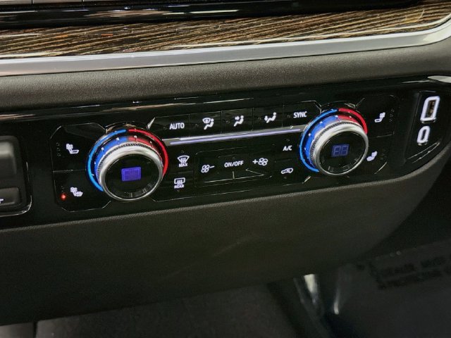 Used 2024 GMC Sierra 1500 SLE w/ Preferred Package AWD/4WD image 16