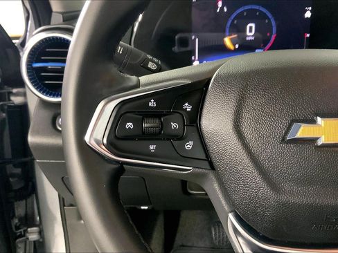 Used 2025 Chevrolet Trax LT w/ LT Convenience Package image 18