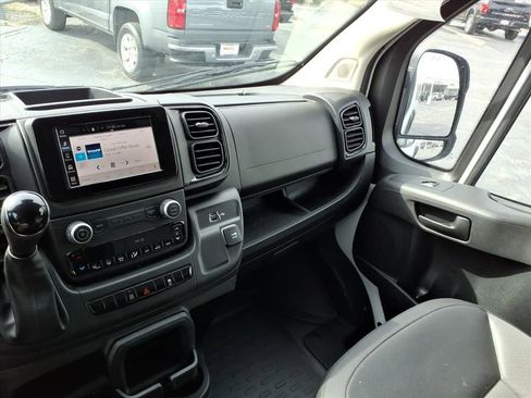 Used 2025 RAM ProMaster 2500 w/ Convenience Group FWD image 12