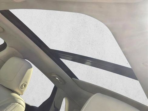 Used 2017 Cadillac XT5 Luxury w/ Driver Awareness Package image 17