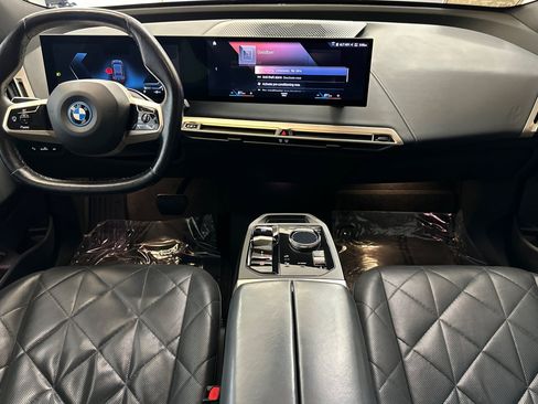 Used 2023 BMW iX xDrive50 AWD/4WD image 15
