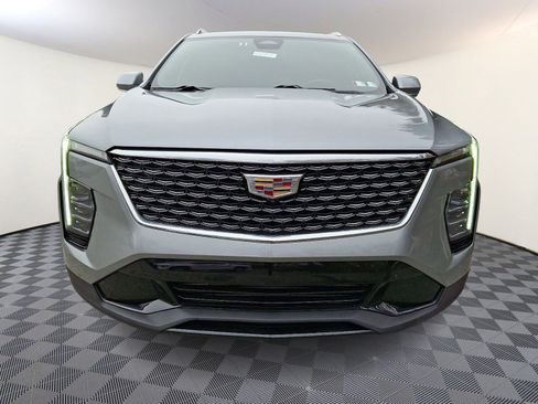 Used 2025 Cadillac XT4 Premium Luxury AWD/4WD image 2