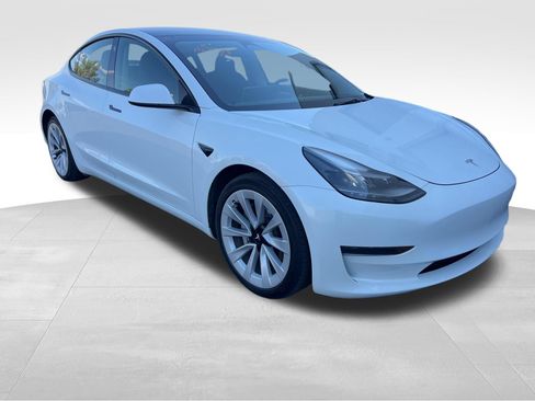 Used 2023 Tesla Model 3 Standard Range RWD image 3