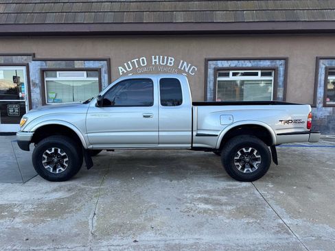 Used 2002 Toyota Tacoma PreRunner image 11