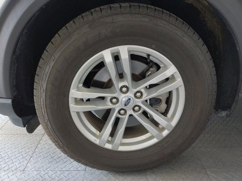 Used 2023 Ford Explorer XLT w/ Equipment Group 202A RWD image 31