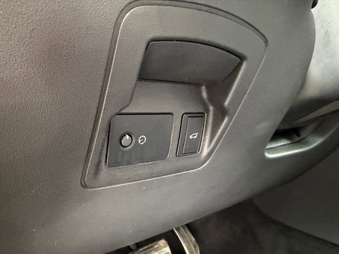 Used 2025 Land Rover Range Rover Velar Dynamic SE image 12