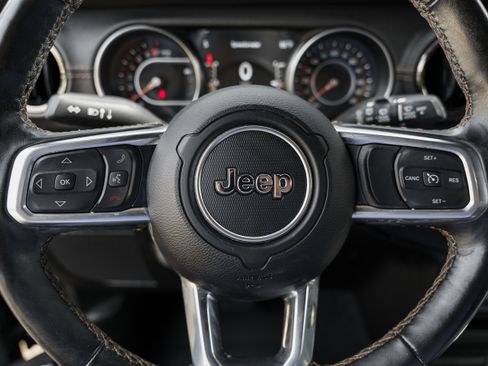 Used 2022 Jeep Wrangler Unlimited Sahara AWD/4WD image 17