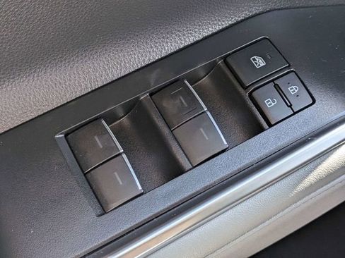 Used 2021 Toyota Highlander Platinum FWD image 22