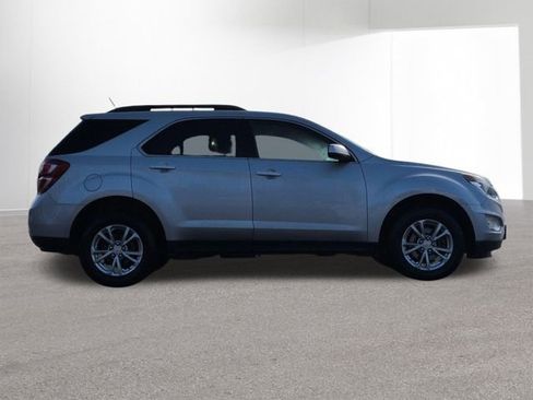 Used 2017 Chevrolet Equinox LT w/ Convenience Package image 4