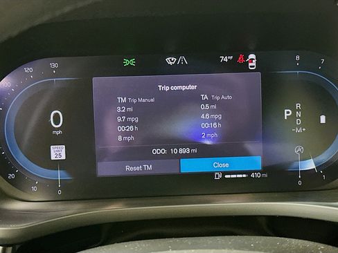 Used 2025 Volvo XC60 B5 Plus image 18