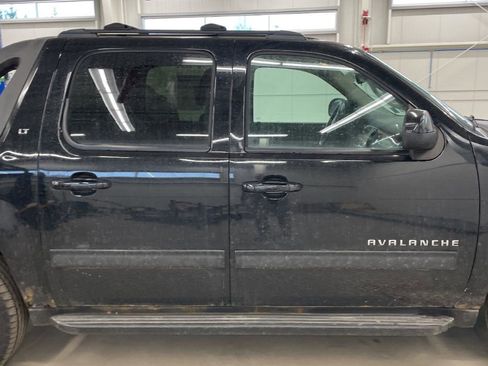 Used 2011 Chevrolet Avalanche LT AWD/4WD image 9