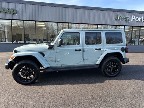 Used 2024 Jeep Wrangler Sahara image 10