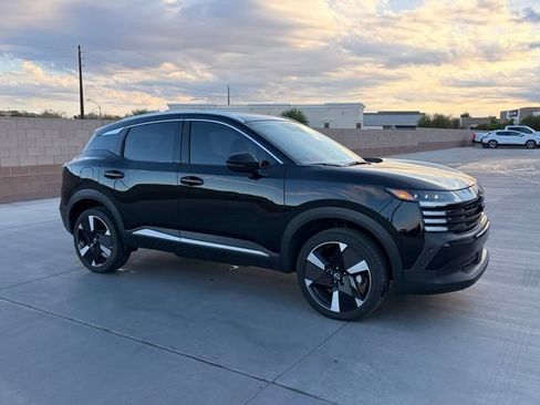 Used 2025 Nissan Kicks SR FWD image 5