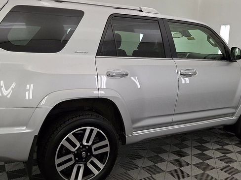Used 2023 Toyota 4Runner Limited AWD/4WD image 4