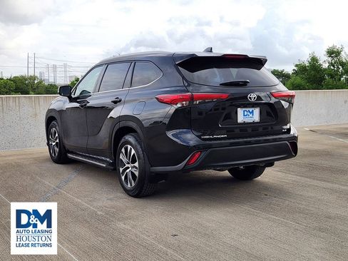 Used 2022 Toyota Highlander XLE FWD image 8