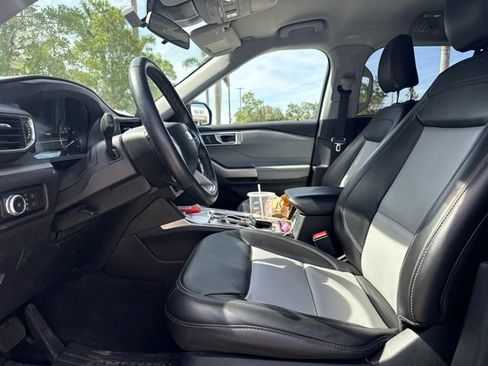 Used 2023 Ford Explorer XLT w/ Equipment Group 202A RWD image 2
