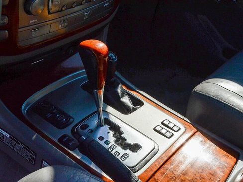 Used 2006 Lexus LX 470 image 21