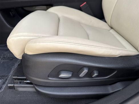 Used 2017 Cadillac XT5 Luxury w/ Driver Awareness Package image 42