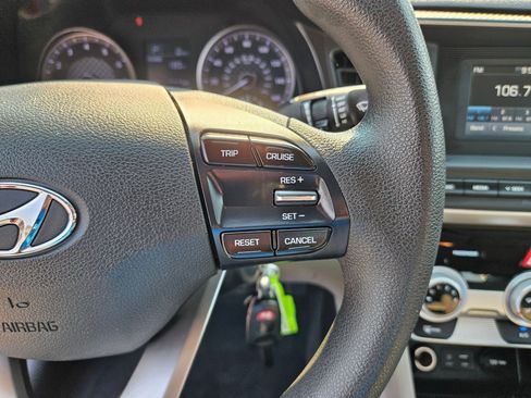 Used 2019 Hyundai Elantra SE FWD image 20