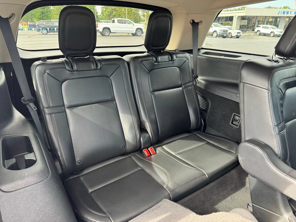 Used 2023 Lincoln Aviator Reserve AWD/4WD image 14