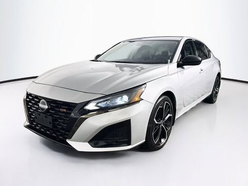 Used 2023 Nissan Altima 2.5 SR image 1