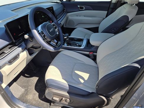 New 2026 Kia Carnival EX image 15