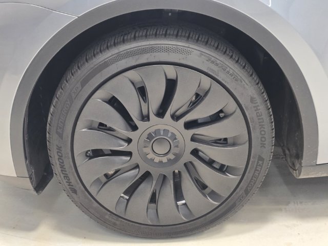 Used 2024 Tesla Model Y Long Range AWD/4WD image 7