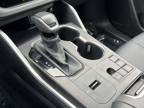 Certified 2025 Toyota Highlander XLE AWD/4WD image 31