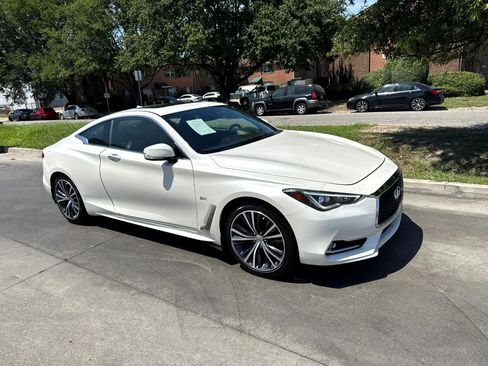 Used 2017 INFINITI Q60 2.0t w/ Premium Plus Package 2.0T image 2
