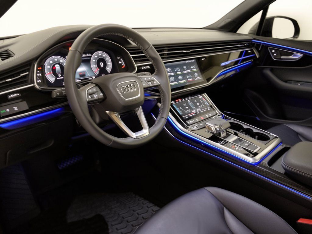 Certified 2025 Audi Q7 2.0T Premium w/ Convenience Plus Package AWD/4WD image 4