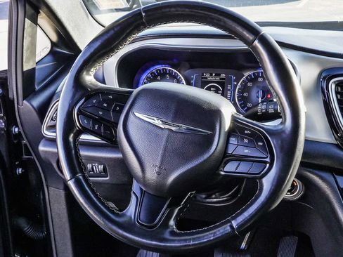 Used 2019 Chrysler Pacifica Touring-L w/ S Appearance Package image 37