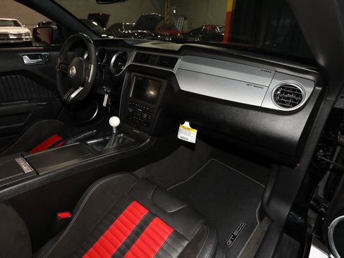 Used 2013 Ford Mustang Shelby GT500 RWD image 42
