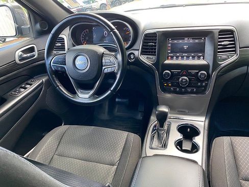 Used 2021 Jeep Grand Cherokee Laredo AWD/4WD image 21