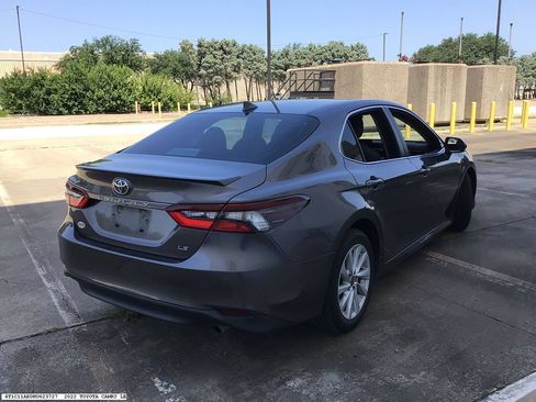 Used 2022 Toyota Camry LE FWD image 5