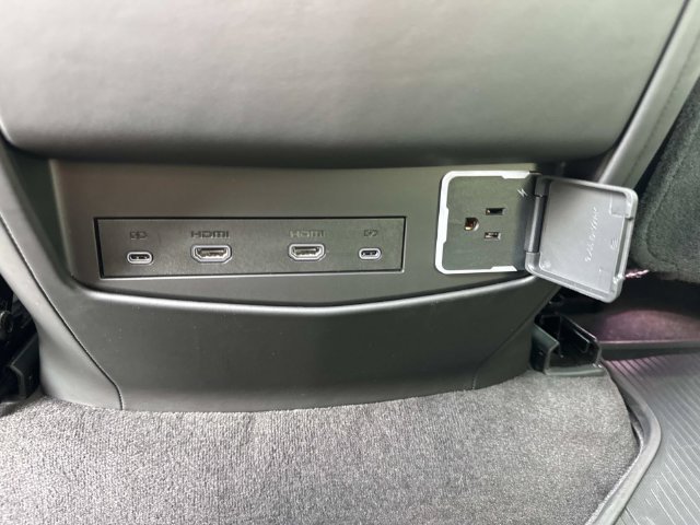Used 2025 Cadillac Escalade ESV V AWD/4WD image 19