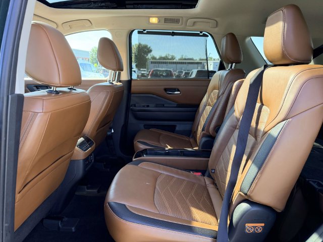 Used 2023 Nissan Pathfinder Platinum AWD/4WD image 13