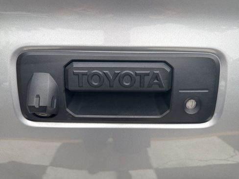 Used 2016 Toyota Tacoma TRD Sport w/ Towing Package AWD/4WD image 11