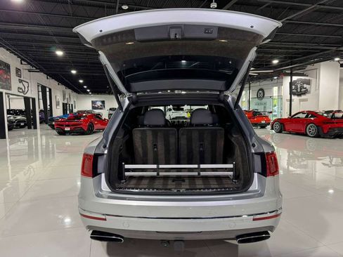 Used 2018 Bentley Bentayga image 42