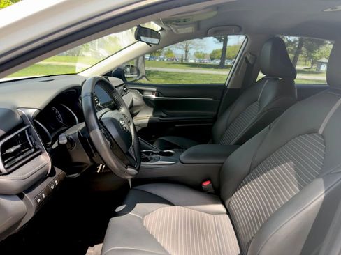 Used 2021 Toyota Camry SE FWD image 16