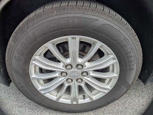 Used 2019 Cadillac XT5 AWD image 10
