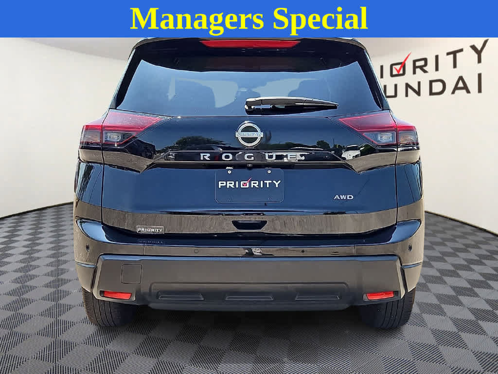 Used 2025 Nissan Rogue SV AWD/4WD image 2